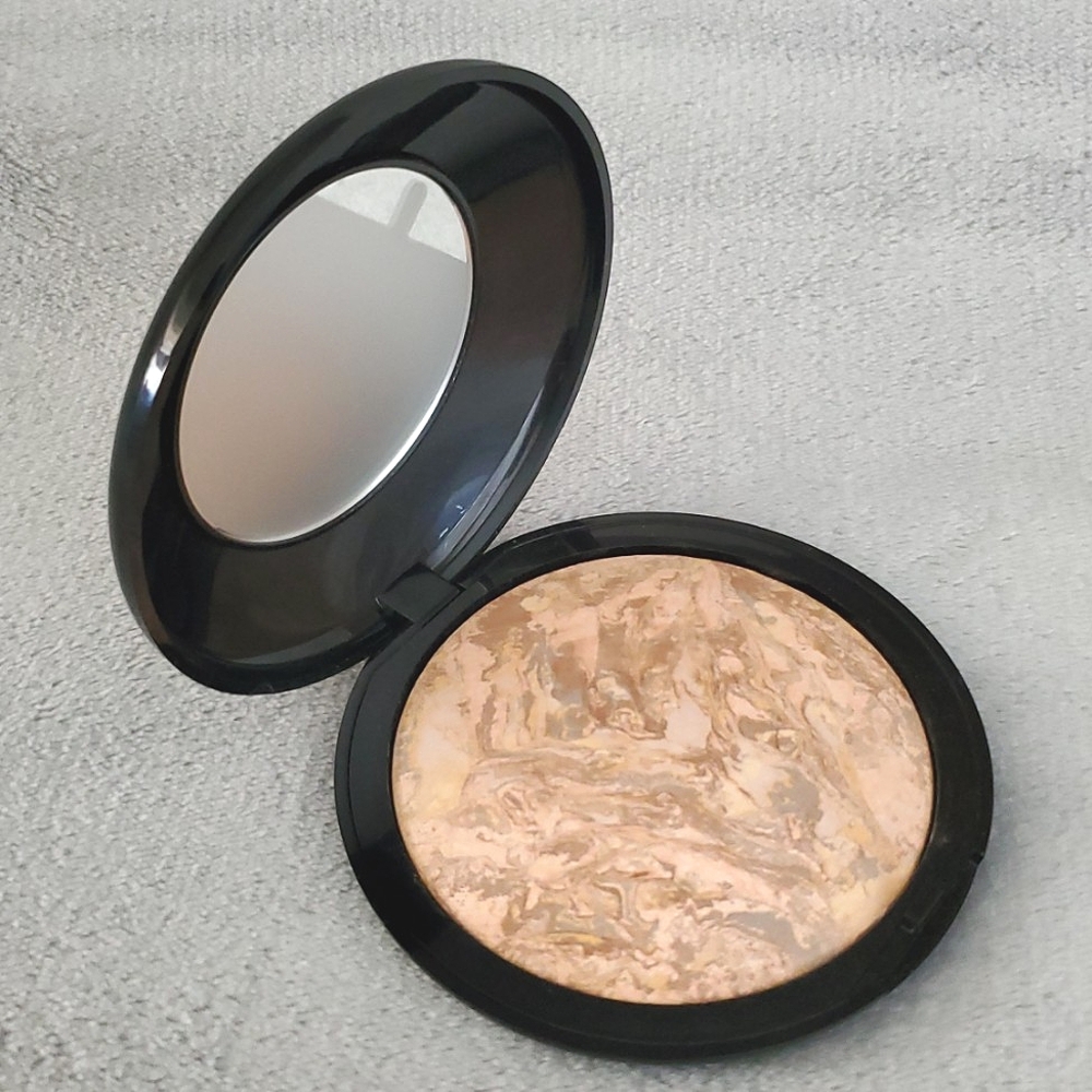 🆕️LAURA GELLER Baked Balance-N-Glow MEDIUM Foundation (SUPERSIZE 0.63 oz/ 18 g)
